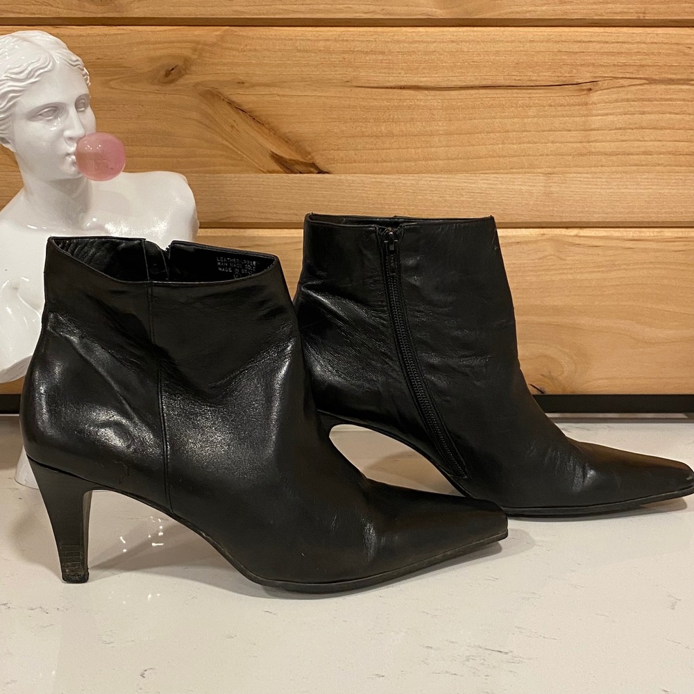 Etienne Aigner Filly Womens Black Leather Pointed Toe Ankle Boots Heels Size 10
